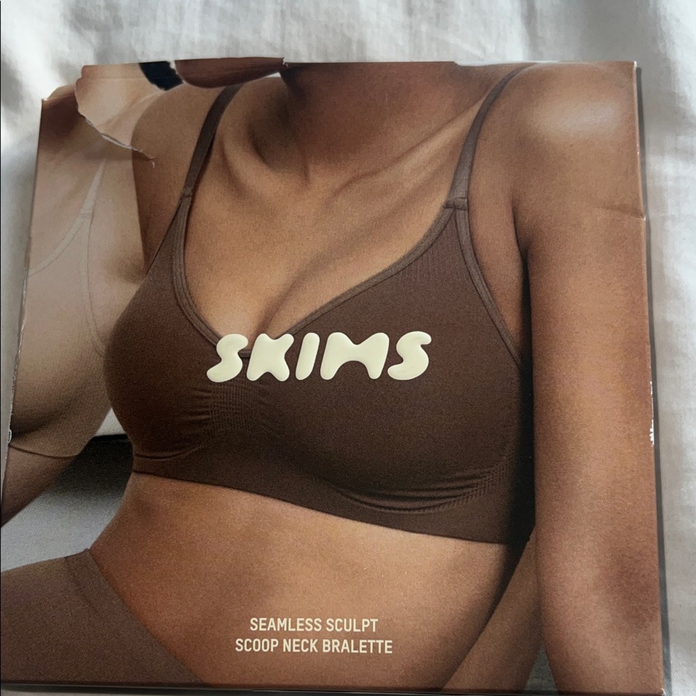 SKIMS Seamless Sculpt Bralette in Box